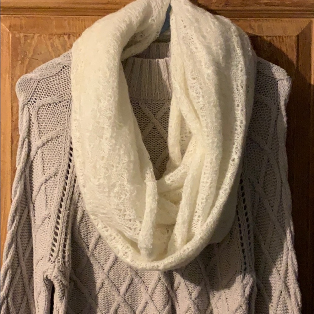 White scarf - Picture 2 of 3